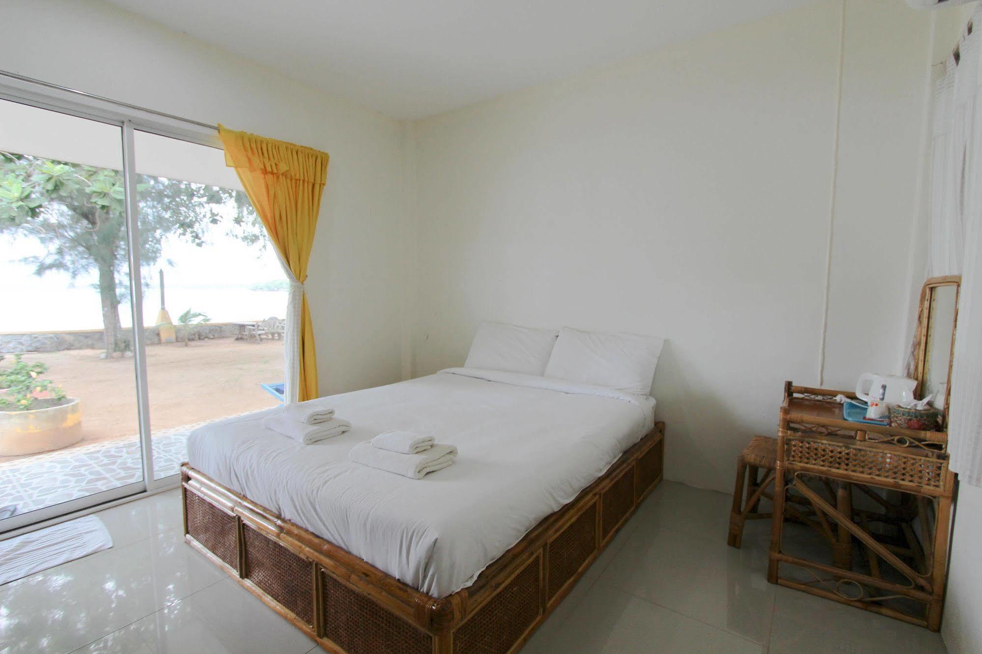 Issara Beach Resort Sichon Exteriér fotografie