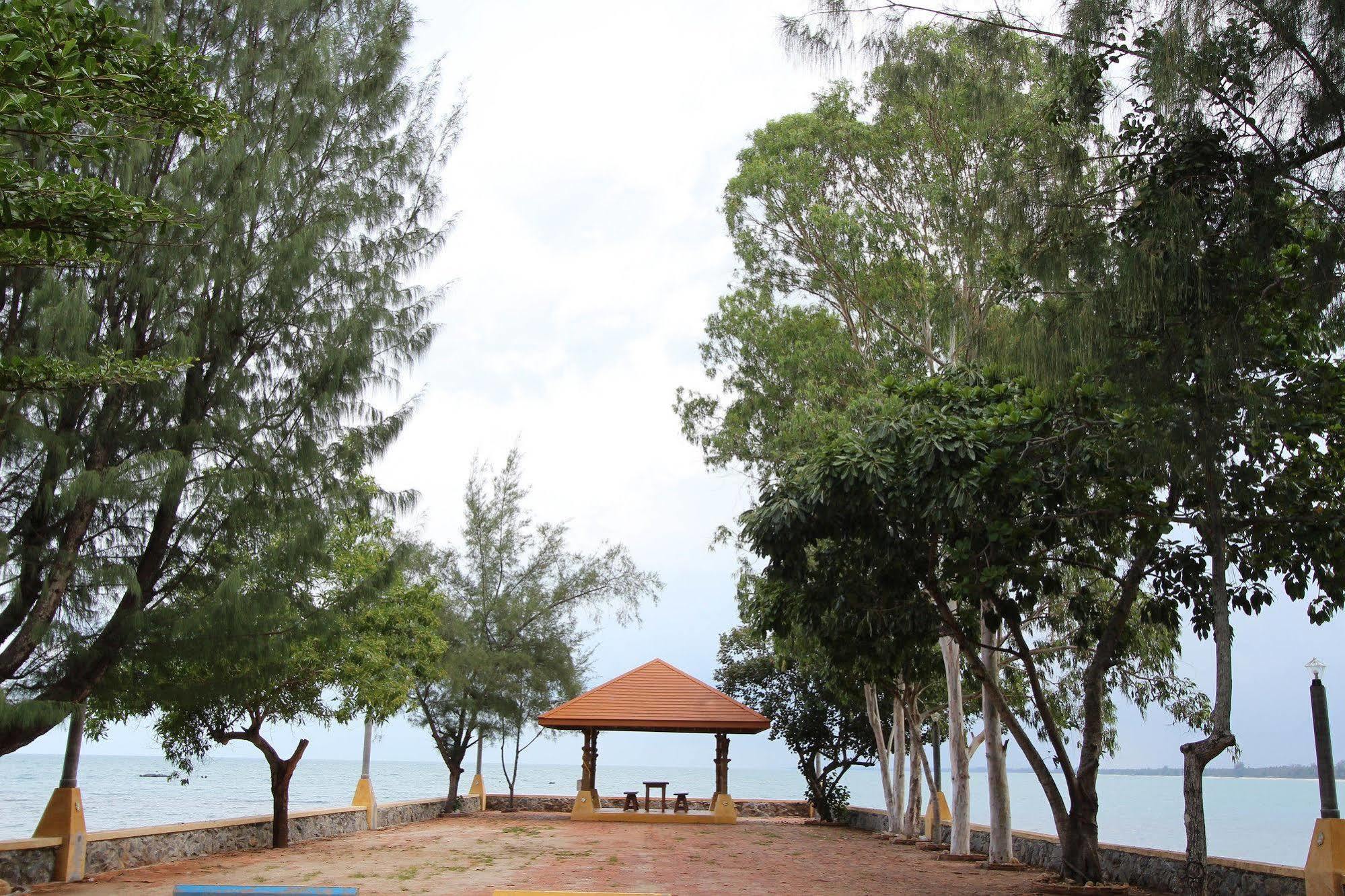 Issara Beach Resort Sichon Exteriér fotografie
